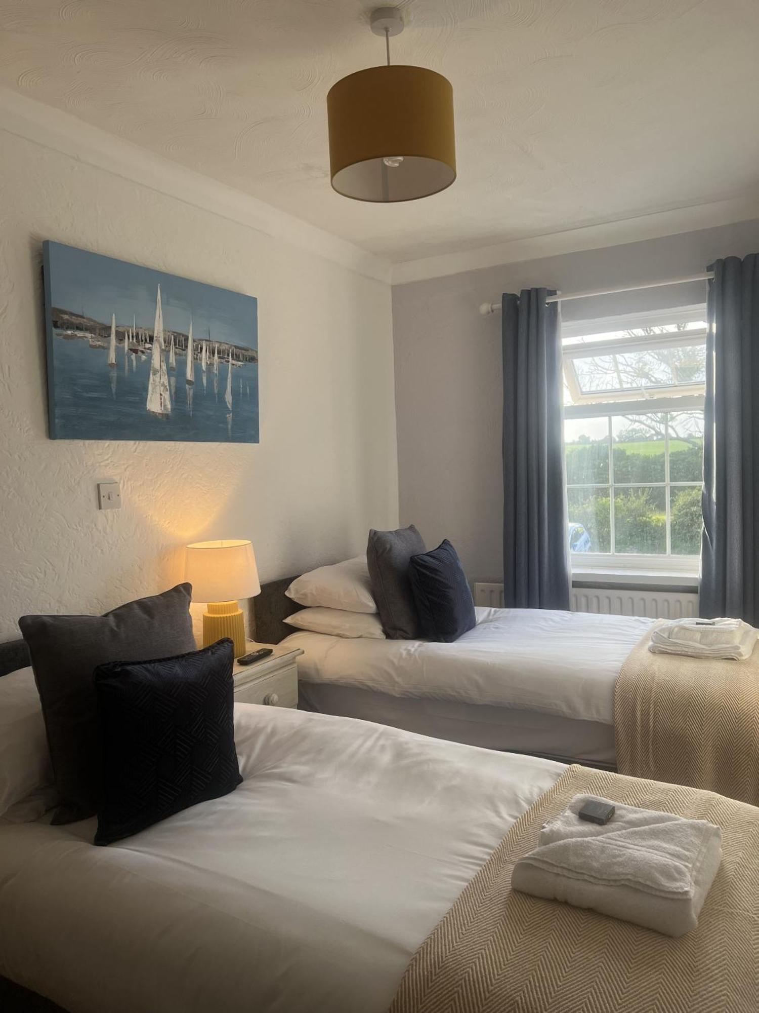 Ty Dderw Country Inn Moelfre Zimmer foto